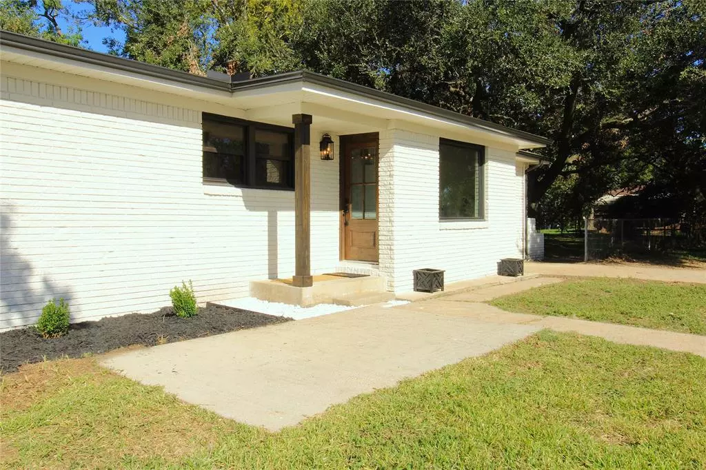 Clute, TX 77531,300 Dorsett ST