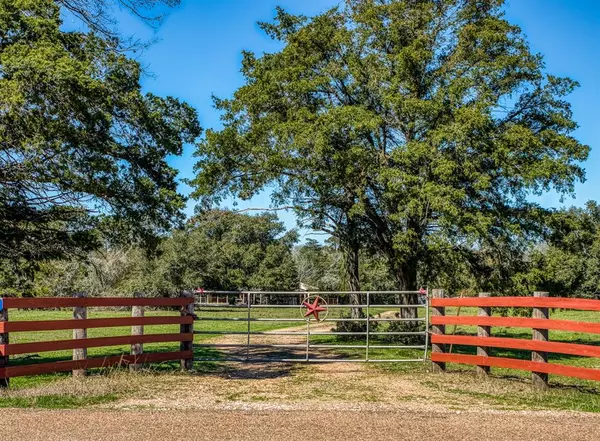 444 N Nassau RD, Round Top, TX 78954