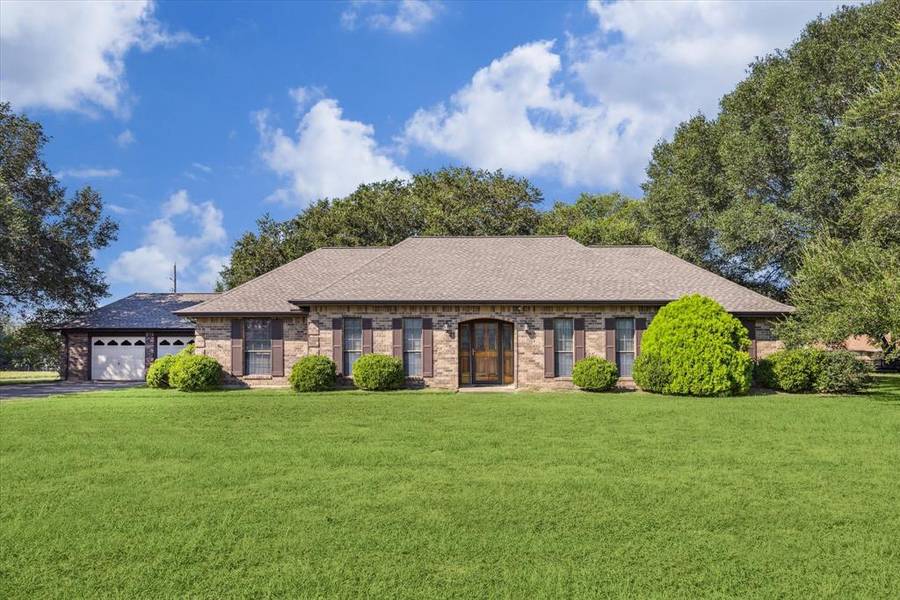 1737 Lakeview DR, Sealy, TX 77474