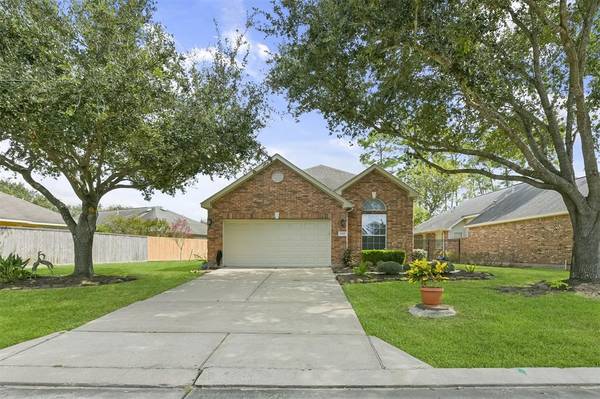 1315 N Riviera CIR, Pearland, TX 77581