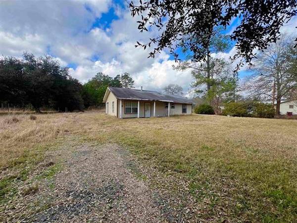 5875 Rebel RD, Vidor, TX 77662