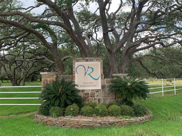 57 River Tree DR,  Blessing,  TX 77419