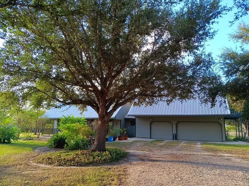 411 County Road 402, Danbury, TX 77534