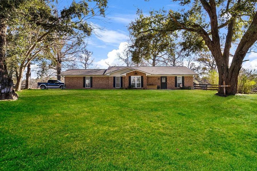 808 Castlewood RD, Livingston, TX 77351