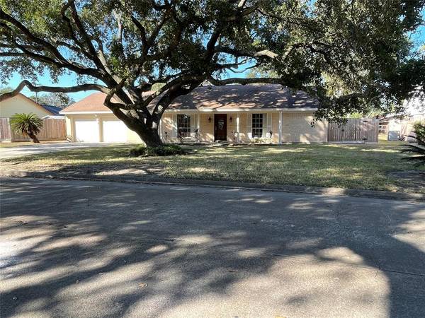 805 Michael ST, Alvin, TX 77511