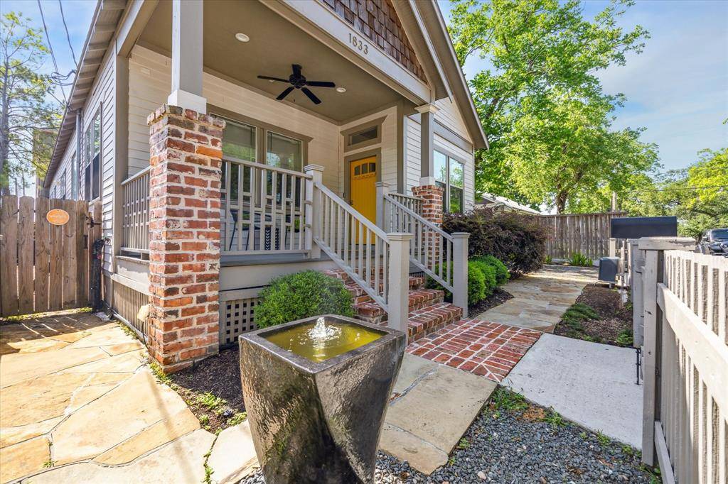 Houston, TX 77009,1833 Tabor ST