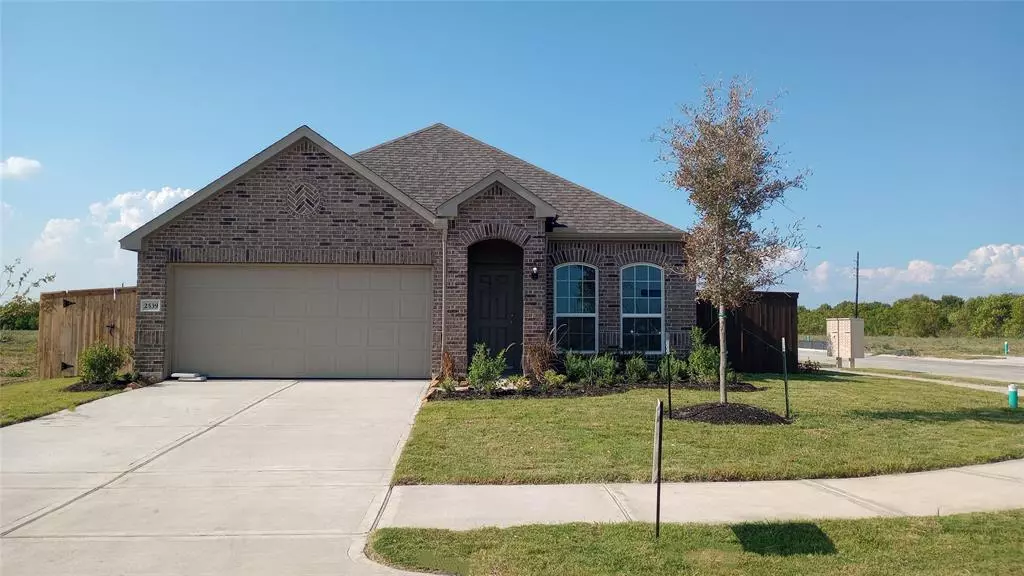 2539 Windstream LN, Baytown, TX 77523