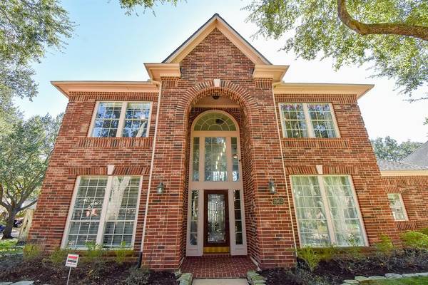 3903 Woodglen CT, Sugar Land, TX 77479