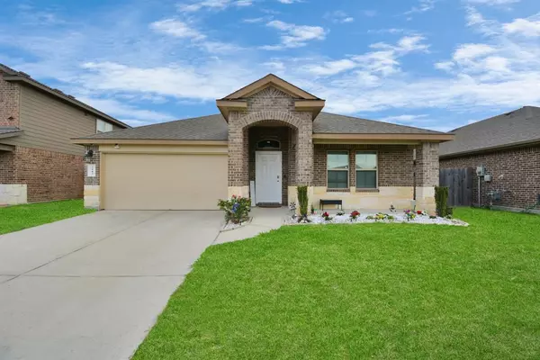 3042 Specklebelly DR, Baytown, TX 77521