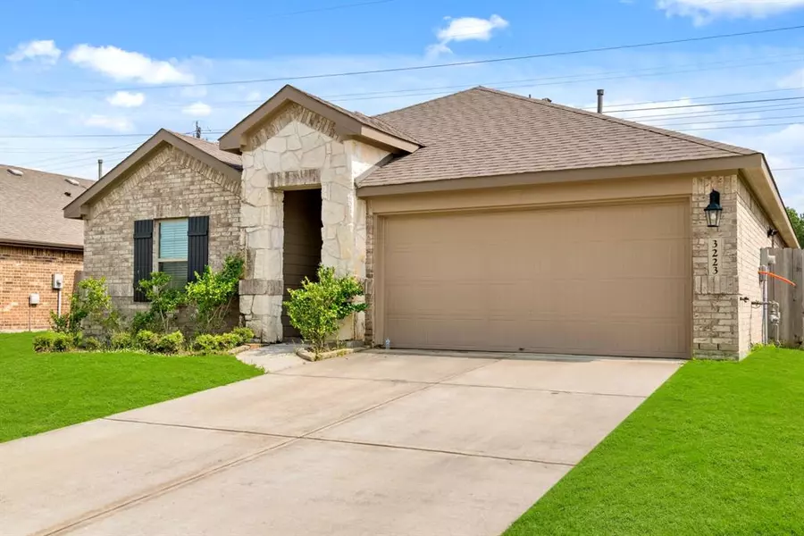 3223 Canadian Goose LN, Baytown, TX 77521