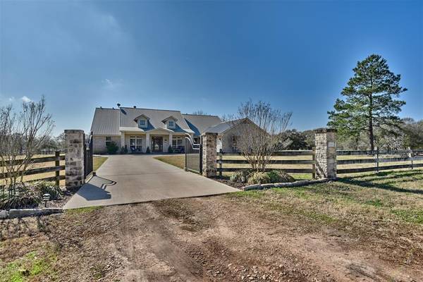 644 Red Deer LN,  Bellville,  TX 77418