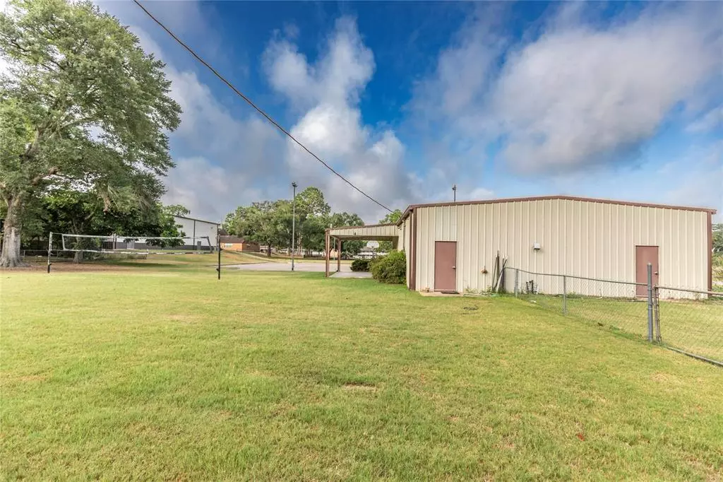 Bellville, TX 77418,425 E O'Bryant St