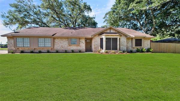 405 Bowman DR, Alvin, TX 77511