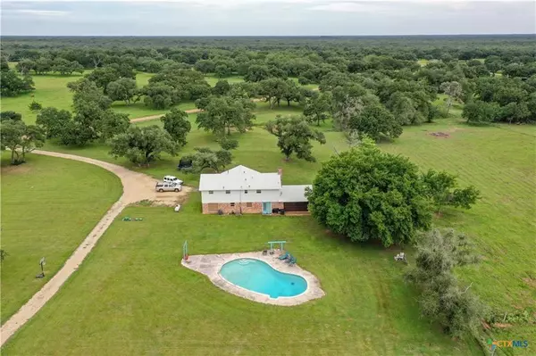 Hallettsville, TX 77964,6072 County Road 122