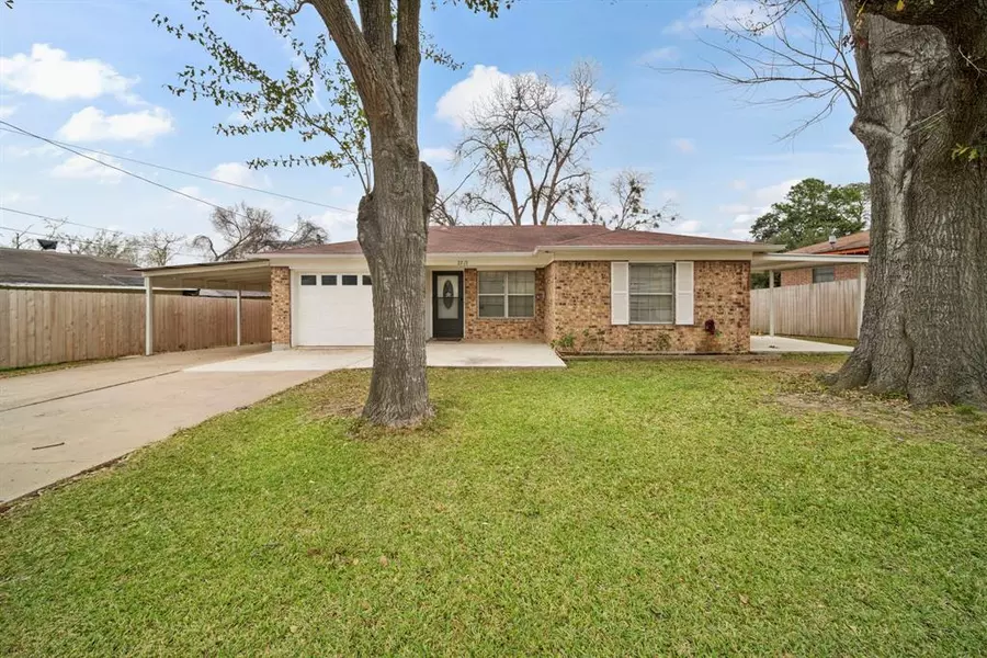 2217 Old Chappell Hill RD, Brenham, TX 77833