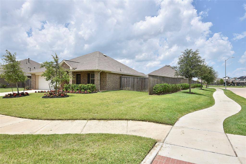 4935 Twin Summit DR, Rosenberg, TX 77469