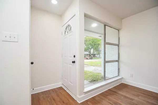 2706 Knotty Oaks TRL,  Houston,  TX 77045