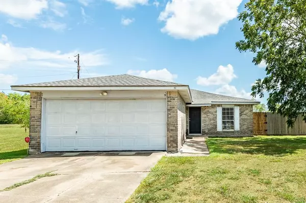 272 Austin ST, Angleton, TX 77515