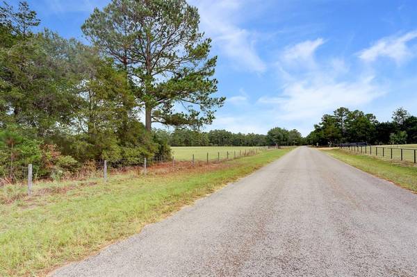 New Ulm, TX 78950,000 Weishuhn RD