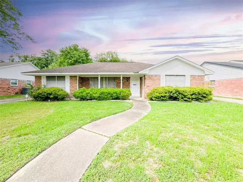 227 Coronation DR, Houston, TX 77034