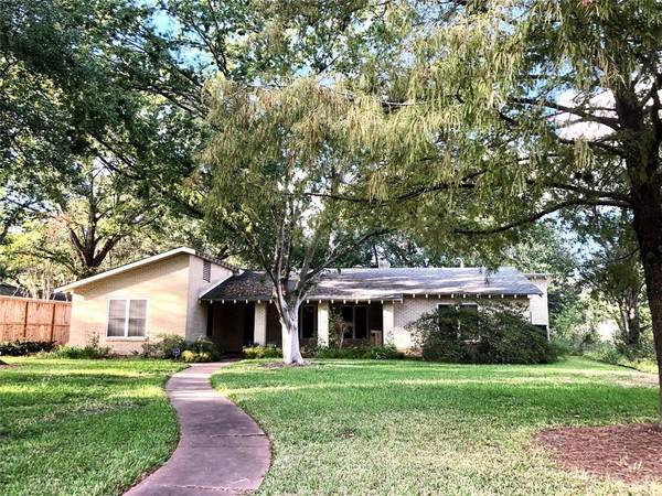 5100 Pine ST, Bellaire, TX 77401