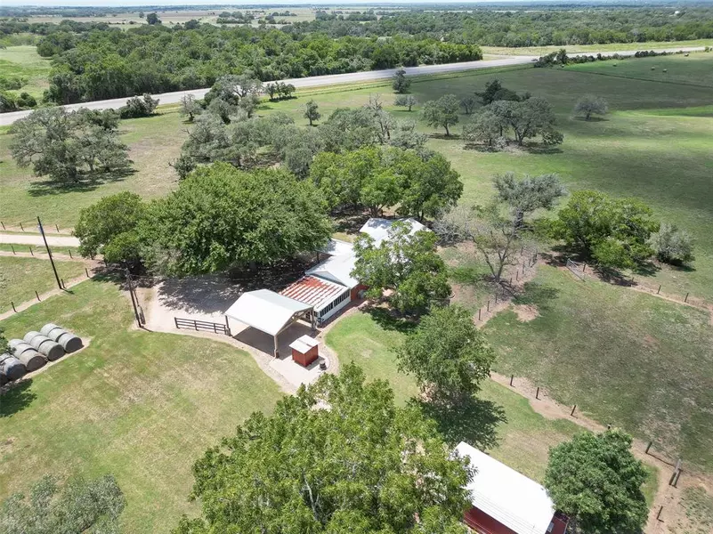 7841 US Hwy 77, Hallettsville, TX 77964