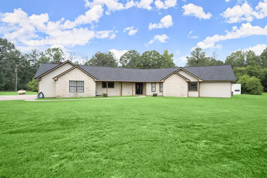 272 Brownwood Trl, Livingston, TX 77351