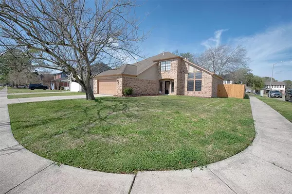 819 Lochnell DR, Houston, TX 77062