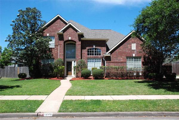 1206 Cambridge DR, Friendswood, TX 77546