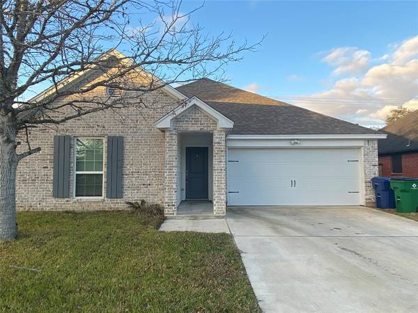 609 Prairie LN, Angleton, TX 77515