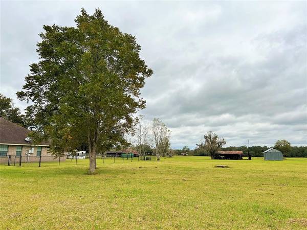 208 Silverleaf RD, Sweeny, TX 77480