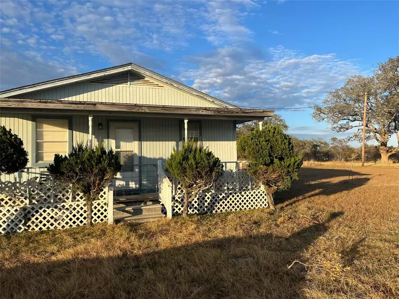 1716 E Fannin ST, Goliad, TX 77963