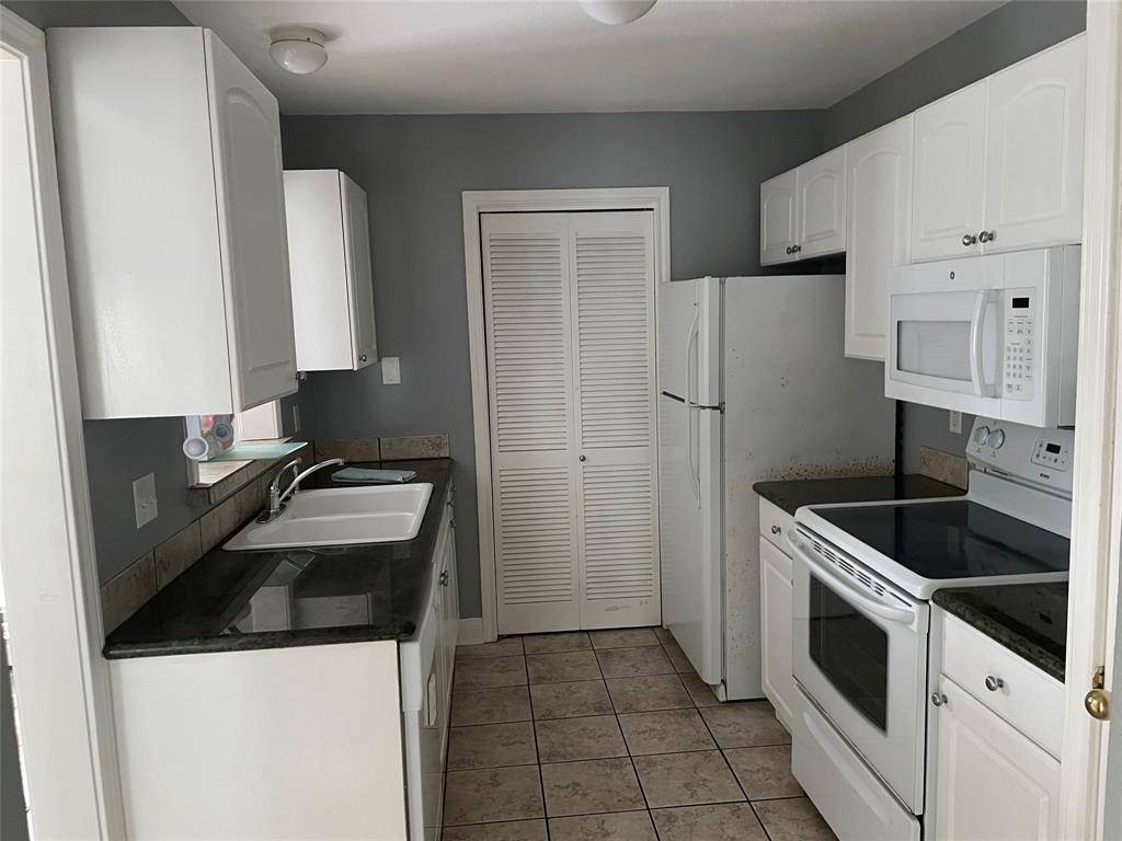 Houston, TX 77058,18101 Heritage LN #8101