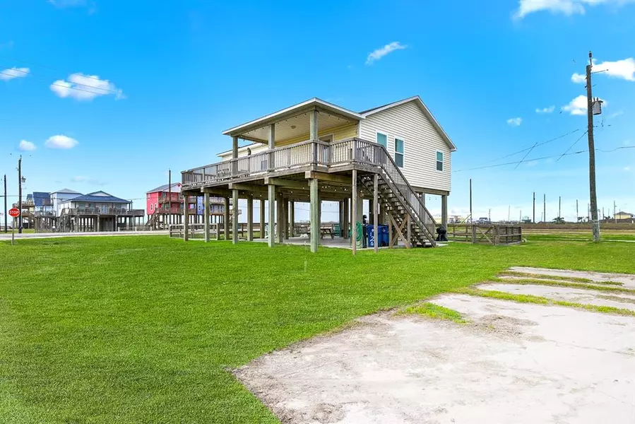 126 Nesmith PL, Surfside Beach, TX 77541