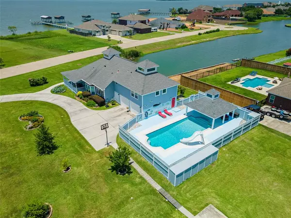 2801 Lake Point DR, Texas City, TX 77590