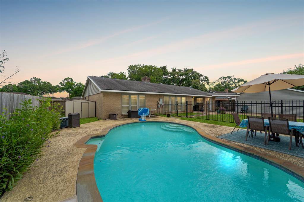 11614 Brighton LN, Meadows Place, TX 77477
