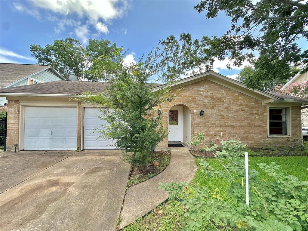 1765 Hialeah DR, Seabrook, TX 77586