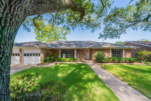 2307 Kipling ST, Baytown, TX 77520