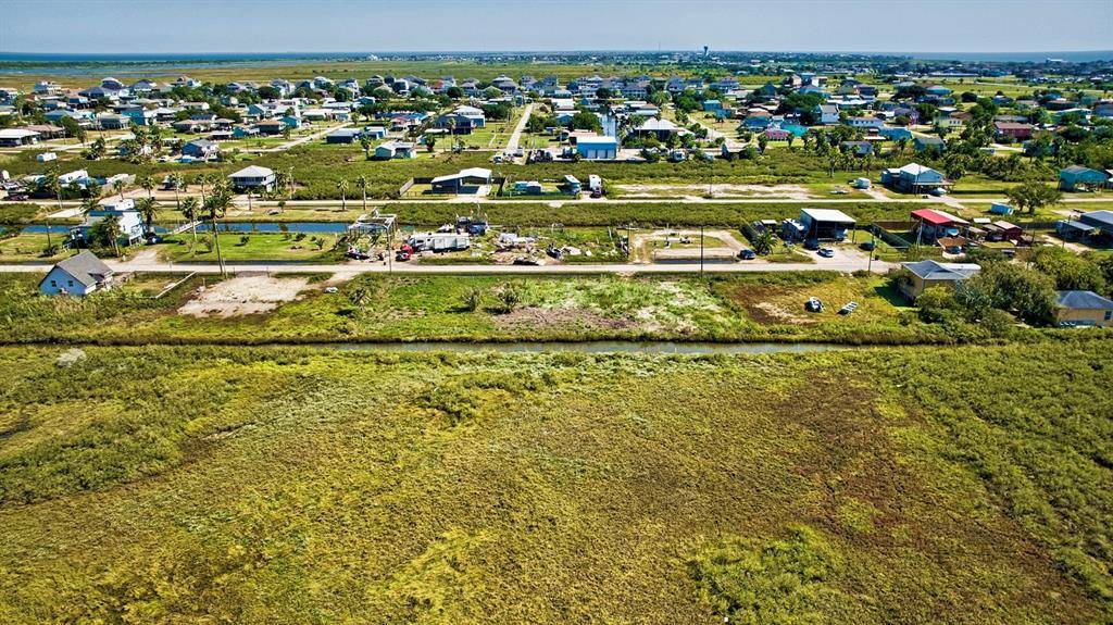 1149 N Tinkle LN, Crystal Beach, TX 77650