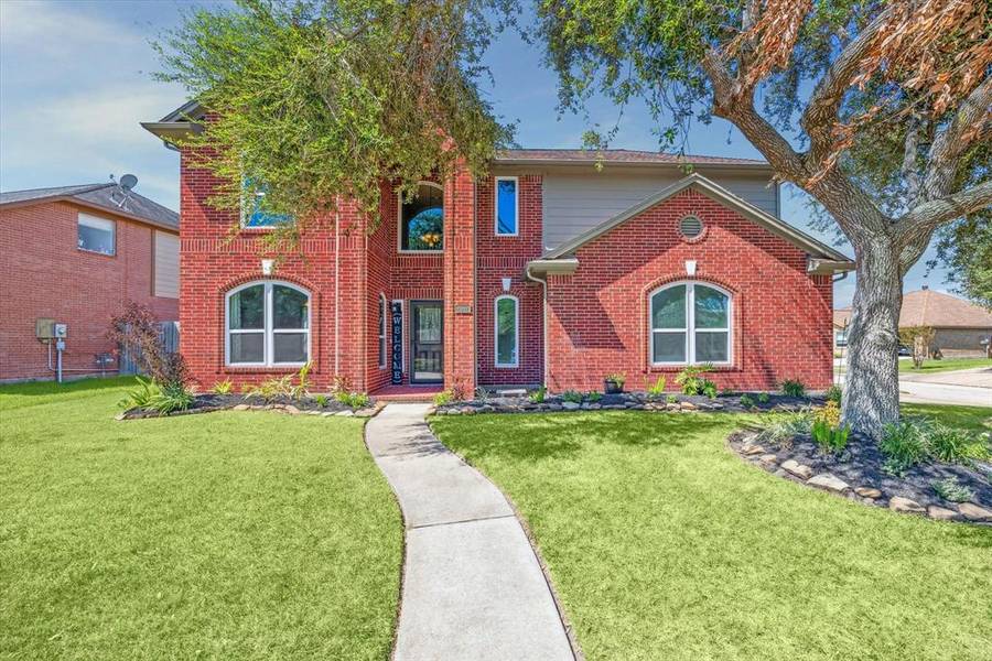 2002 Westminister ST, Pearland, TX 77581