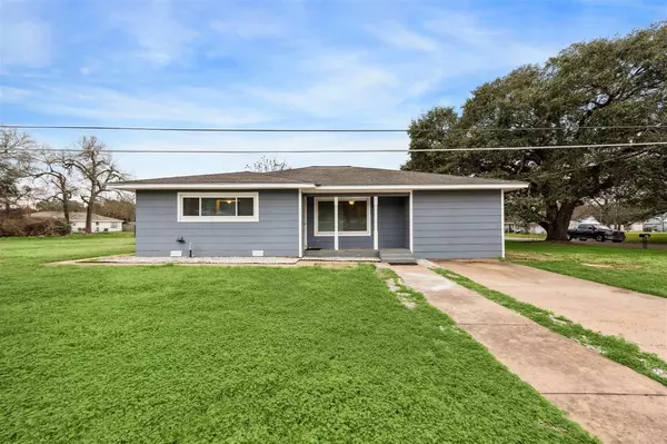 1445 Kosse ST, Hempstead, TX 77445