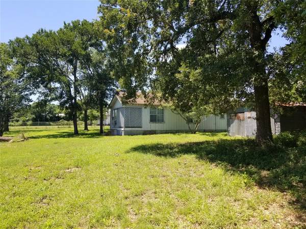 2833 E Old State Highway 71, La Grange, TX 78945