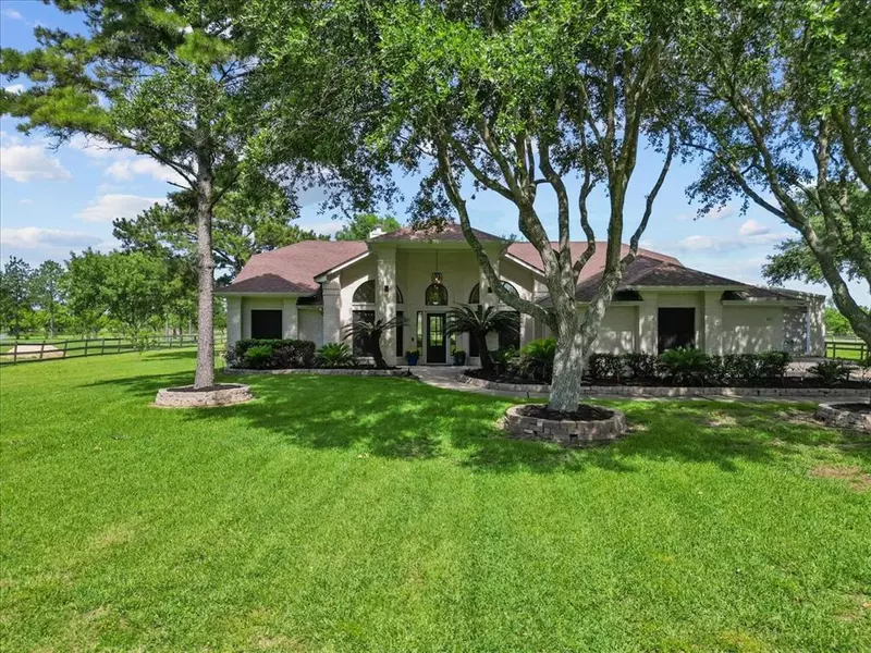 319 Bayou End CIR, Alvin, TX 77511