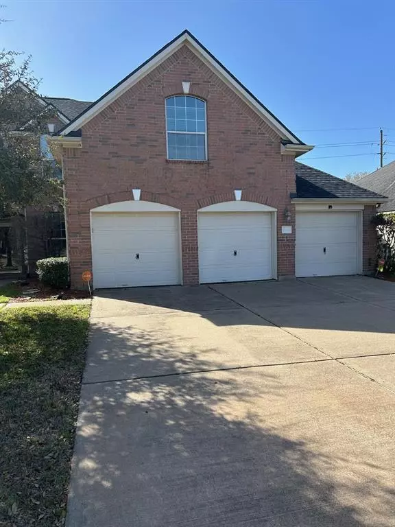 2618 Dawn River LN, Pearland, TX 77581