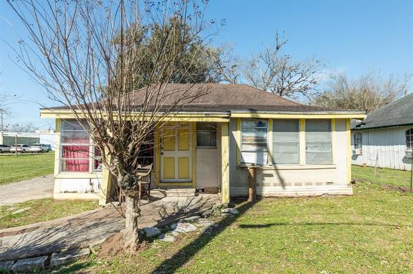 114 N 15th ST, West Columbia, TX 77486