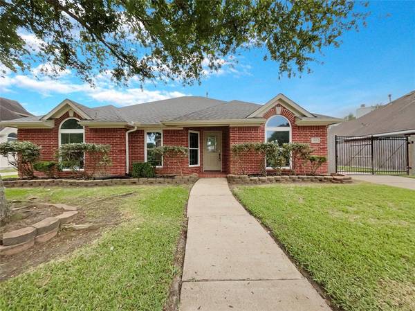 422 Serenity DR, Dickinson, TX 77539