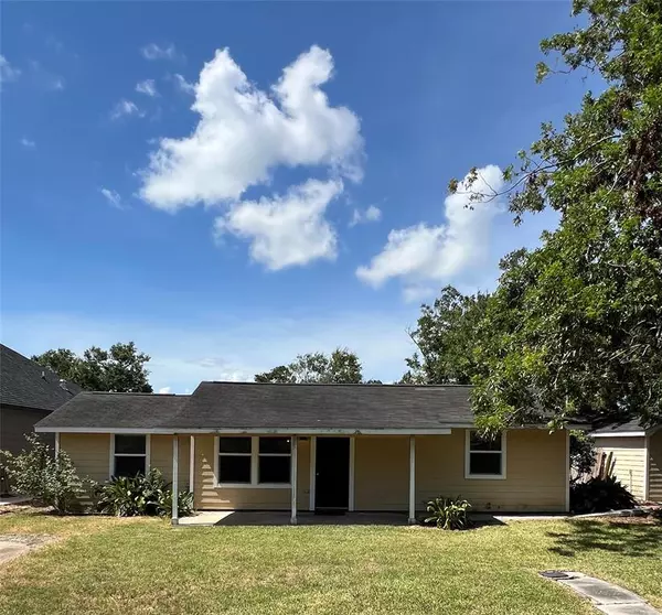 712 S Blackwell ST, La Porte, TX 77571