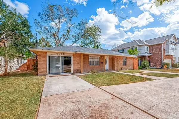 5609 Newcastle ST, Bellaire, TX 77401