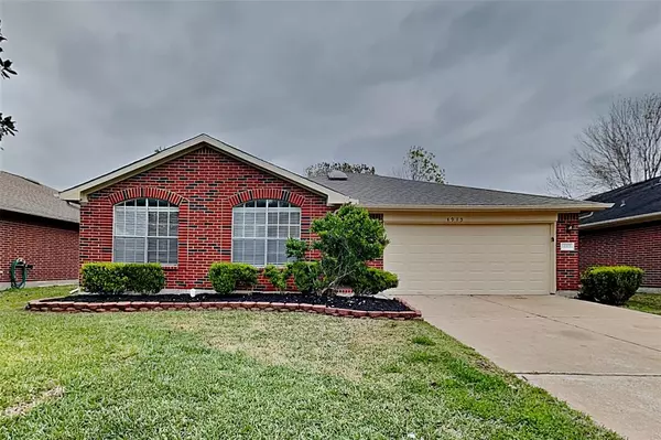 4915 Sterling XING, Pearland, TX 77584