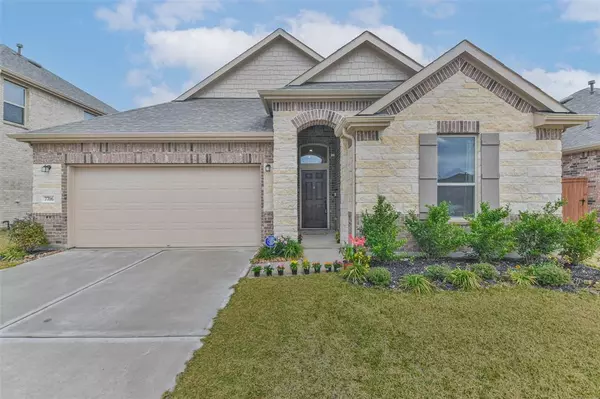 7706 Royal Oasis LN, Cypress, TX 77433